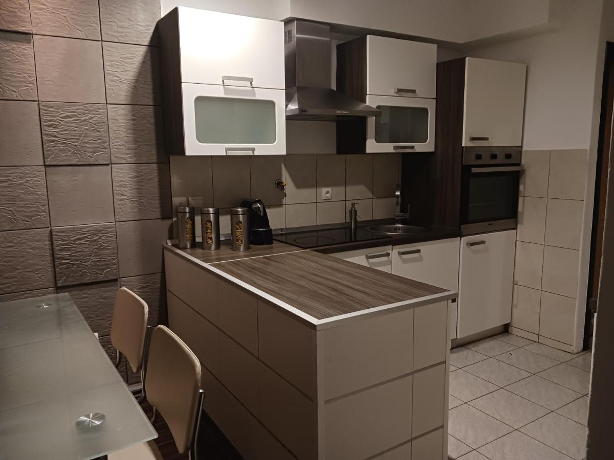 Familyhouse Apartment พูลา ภายนอก รูปภาพ