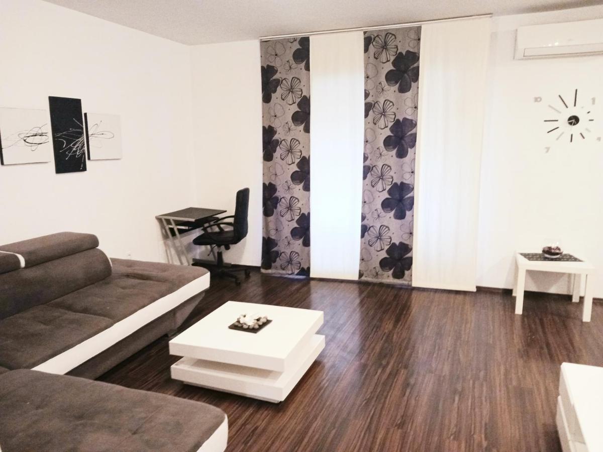 Familyhouse Apartment พูลา ภายนอก รูปภาพ